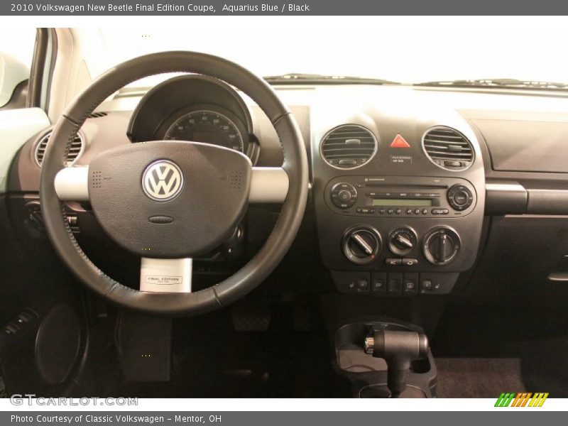 Dashboard of 2010 New Beetle Final Edition Coupe