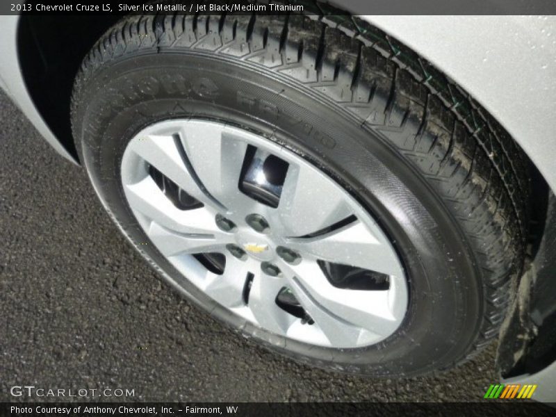 Silver Ice Metallic / Jet Black/Medium Titanium 2013 Chevrolet Cruze LS