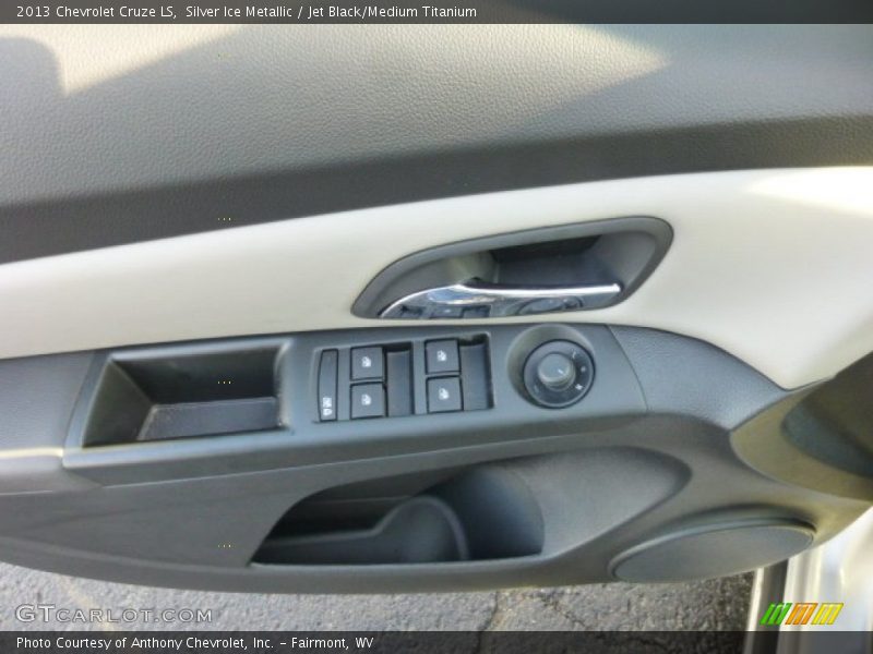 Silver Ice Metallic / Jet Black/Medium Titanium 2013 Chevrolet Cruze LS