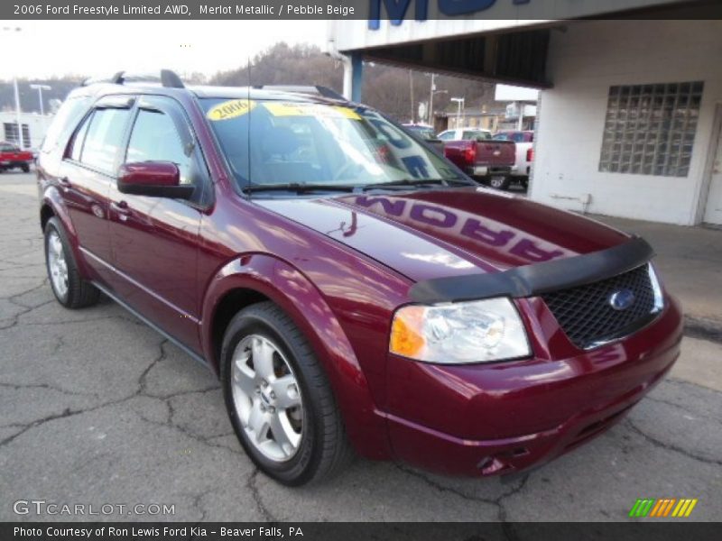 Front 3/4 View of 2006 Freestyle Limited AWD