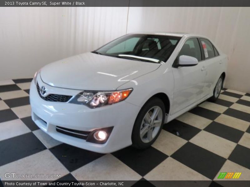 Super White / Black 2013 Toyota Camry SE