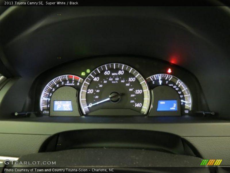 Super White / Black 2013 Toyota Camry SE