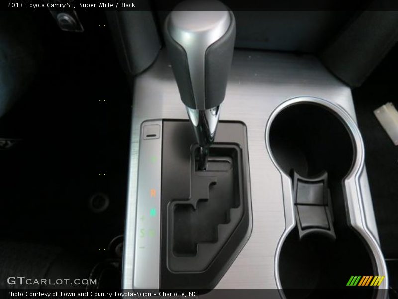 Super White / Black 2013 Toyota Camry SE