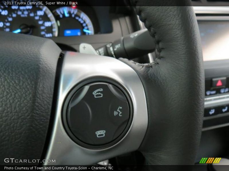 Super White / Black 2013 Toyota Camry SE