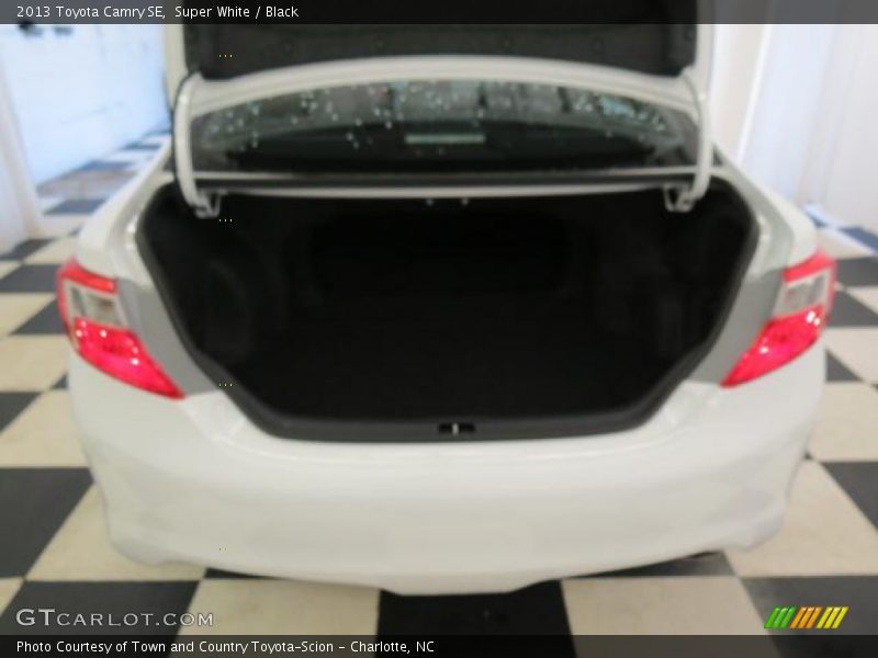 Super White / Black 2013 Toyota Camry SE