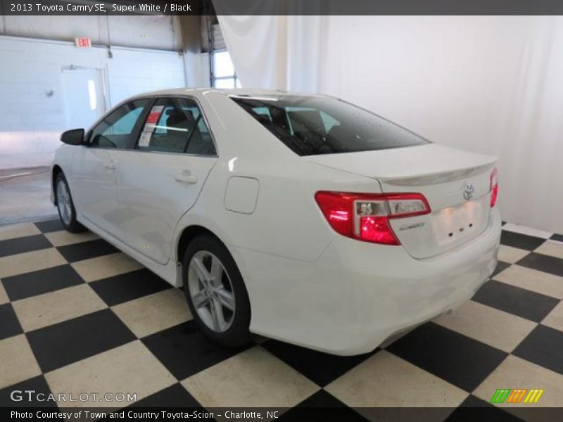 Super White / Black 2013 Toyota Camry SE