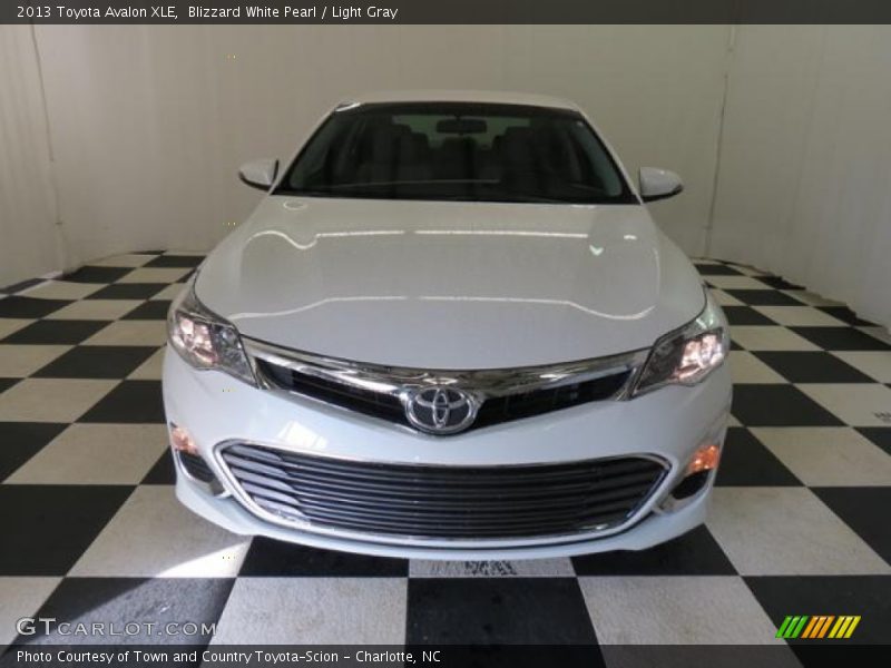 Blizzard White Pearl / Light Gray 2013 Toyota Avalon XLE