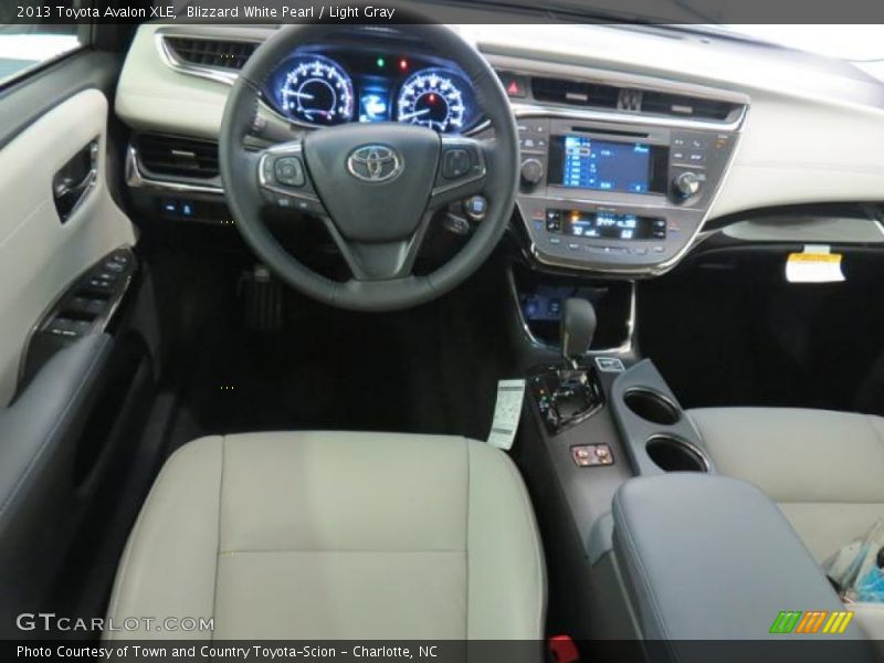 Blizzard White Pearl / Light Gray 2013 Toyota Avalon XLE