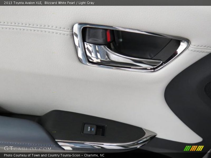 Blizzard White Pearl / Light Gray 2013 Toyota Avalon XLE
