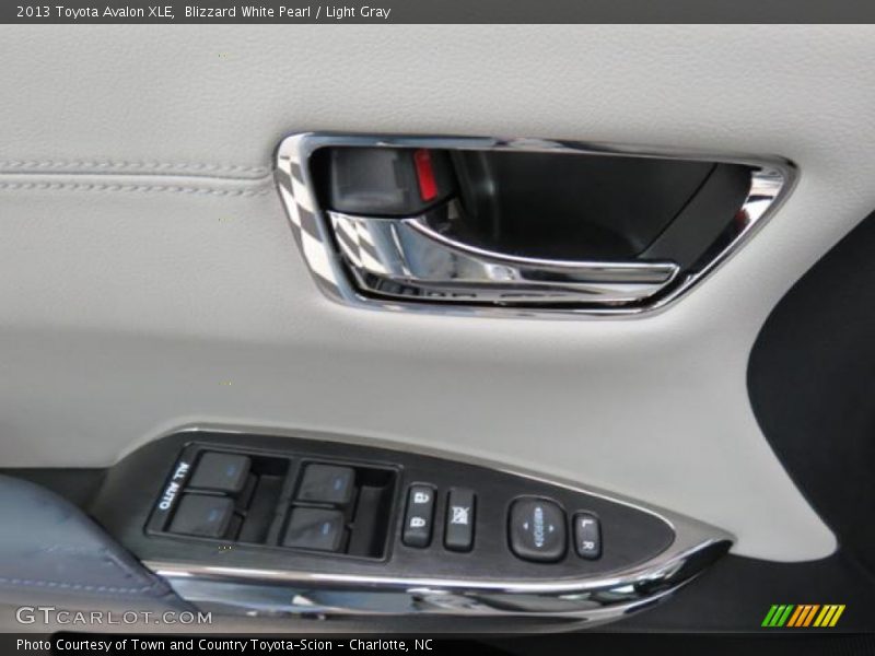Blizzard White Pearl / Light Gray 2013 Toyota Avalon XLE