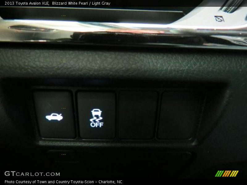 Blizzard White Pearl / Light Gray 2013 Toyota Avalon XLE