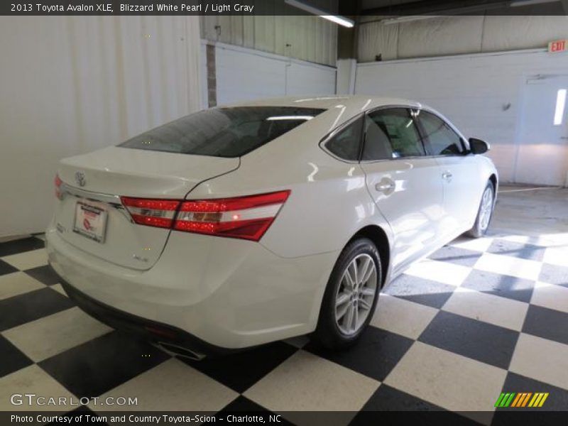 Blizzard White Pearl / Light Gray 2013 Toyota Avalon XLE