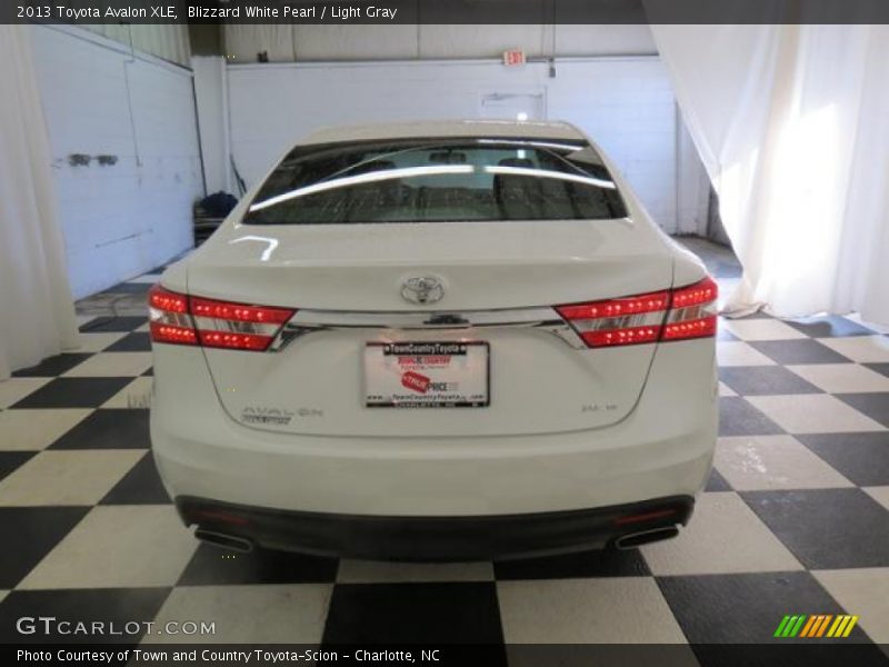 Blizzard White Pearl / Light Gray 2013 Toyota Avalon XLE