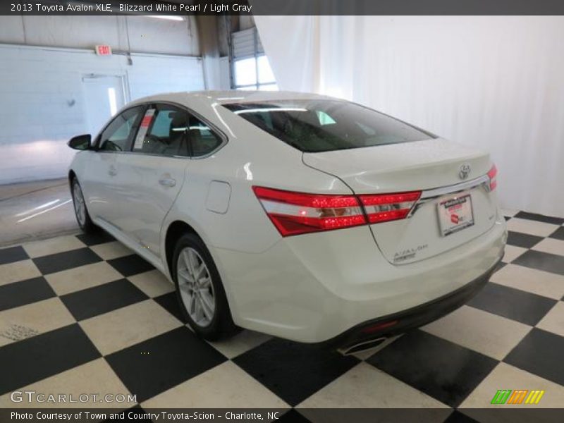 Blizzard White Pearl / Light Gray 2013 Toyota Avalon XLE