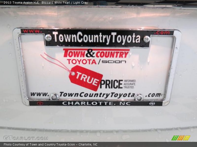 Blizzard White Pearl / Light Gray 2013 Toyota Avalon XLE