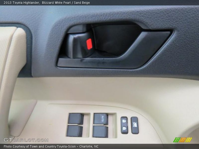 Blizzard White Pearl / Sand Beige 2013 Toyota Highlander