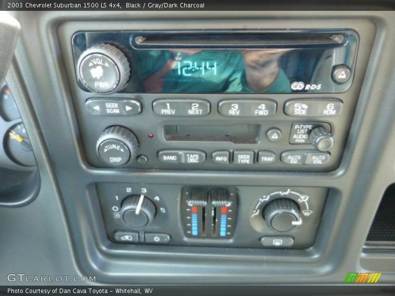 Black / Gray/Dark Charcoal 2003 Chevrolet Suburban 1500 LS 4x4