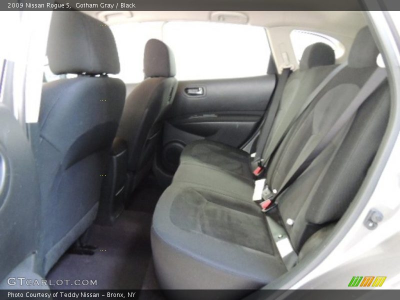 Gotham Gray / Black 2009 Nissan Rogue S