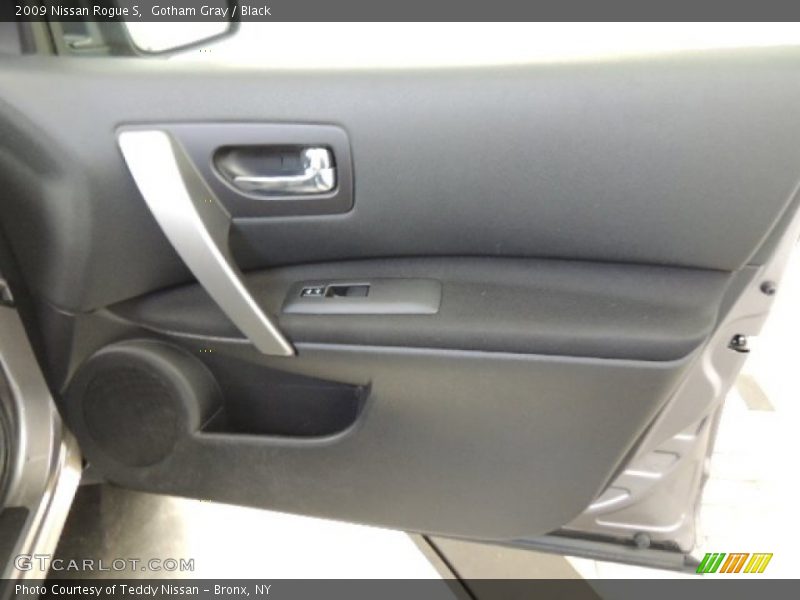 Gotham Gray / Black 2009 Nissan Rogue S