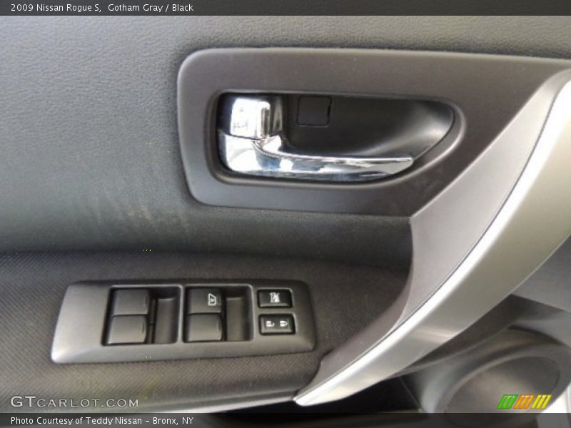 Gotham Gray / Black 2009 Nissan Rogue S