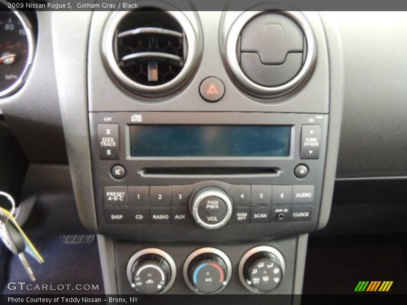 Gotham Gray / Black 2009 Nissan Rogue S