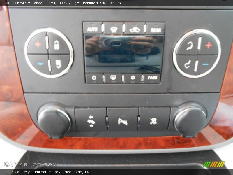 Black / Light Titanium/Dark Titanium 2011 Chevrolet Tahoe LT 4x4