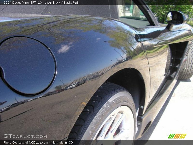 Viper Black / Black/Red 2004 Dodge Viper SRT-10