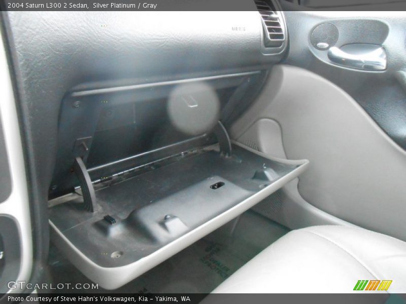 Silver Platinum / Gray 2004 Saturn L300 2 Sedan