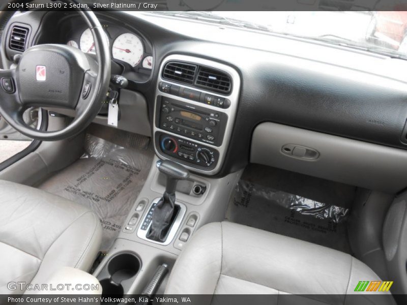 Silver Platinum / Gray 2004 Saturn L300 2 Sedan