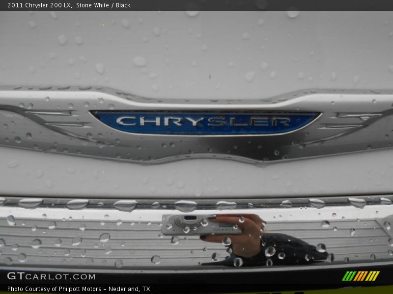Stone White / Black 2011 Chrysler 200 LX