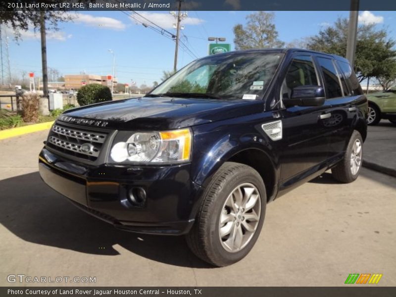 Front 3/4 View of 2011 LR2 HSE