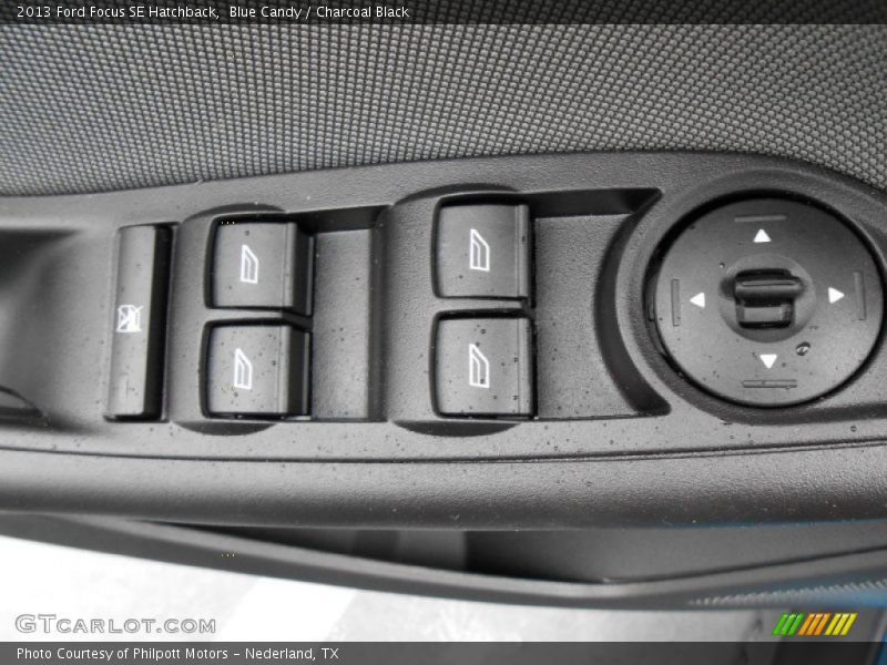 Blue Candy / Charcoal Black 2013 Ford Focus SE Hatchback