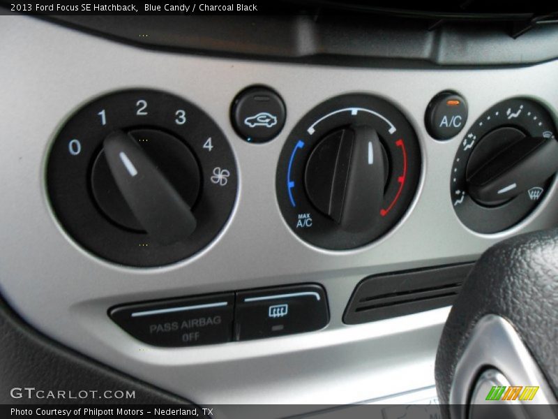 Blue Candy / Charcoal Black 2013 Ford Focus SE Hatchback
