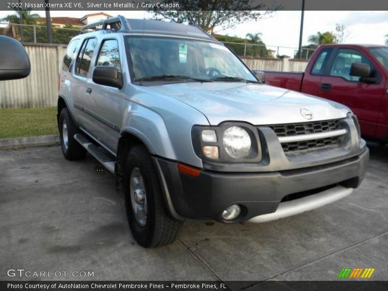 Front 3/4 View of 2002 Xterra XE V6