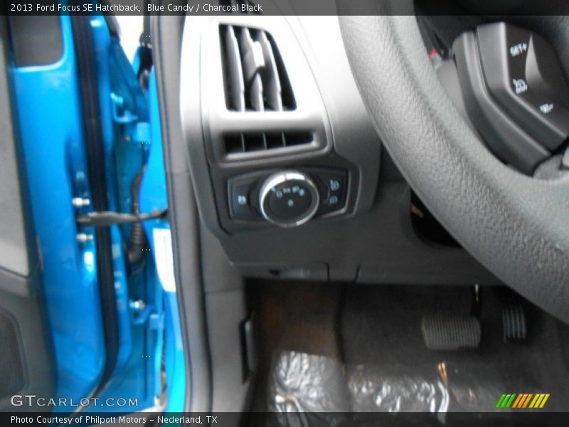 Blue Candy / Charcoal Black 2013 Ford Focus SE Hatchback