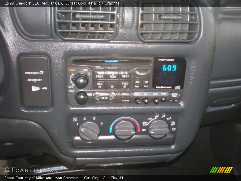 Sunset Gold Metallic / Graphite 1999 Chevrolet S10 Regular Cab