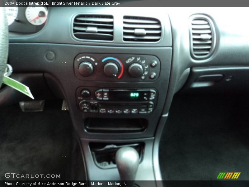 Bright Silver Metallic / Dark Slate Gray 2004 Dodge Intrepid SE