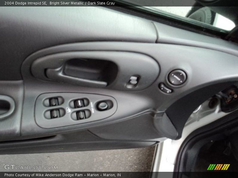 Bright Silver Metallic / Dark Slate Gray 2004 Dodge Intrepid SE