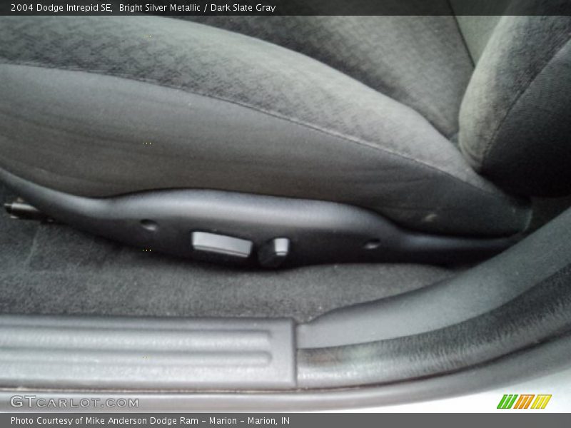 Bright Silver Metallic / Dark Slate Gray 2004 Dodge Intrepid SE
