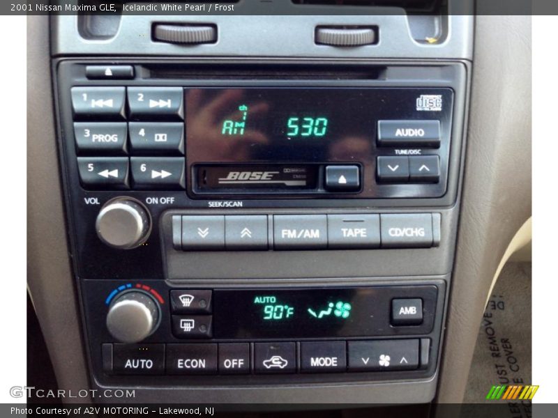 Icelandic White Pearl / Frost 2001 Nissan Maxima GLE