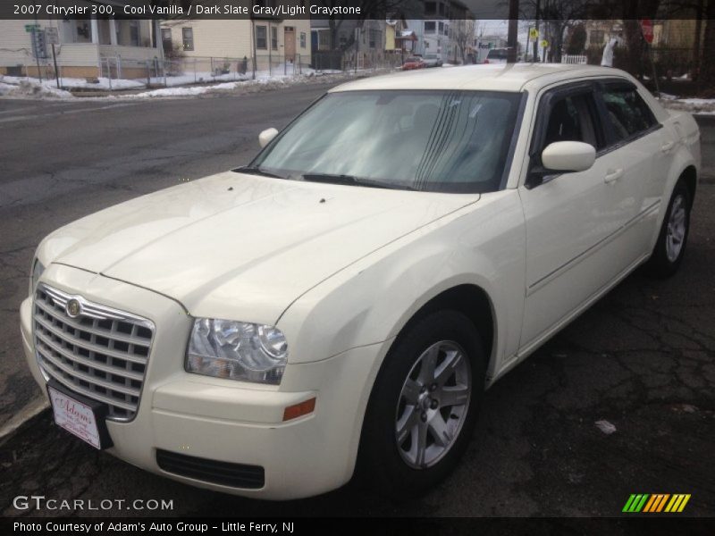 Cool Vanilla / Dark Slate Gray/Light Graystone 2007 Chrysler 300