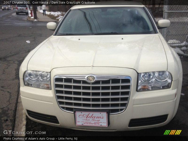 Cool Vanilla / Dark Slate Gray/Light Graystone 2007 Chrysler 300
