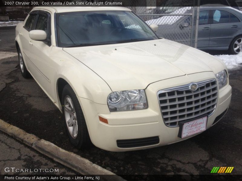 Cool Vanilla / Dark Slate Gray/Light Graystone 2007 Chrysler 300