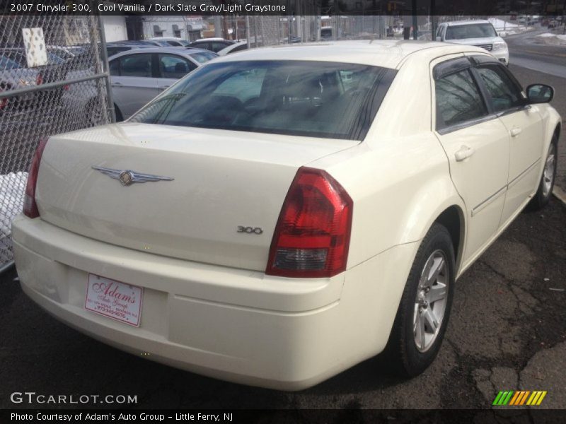 Cool Vanilla / Dark Slate Gray/Light Graystone 2007 Chrysler 300
