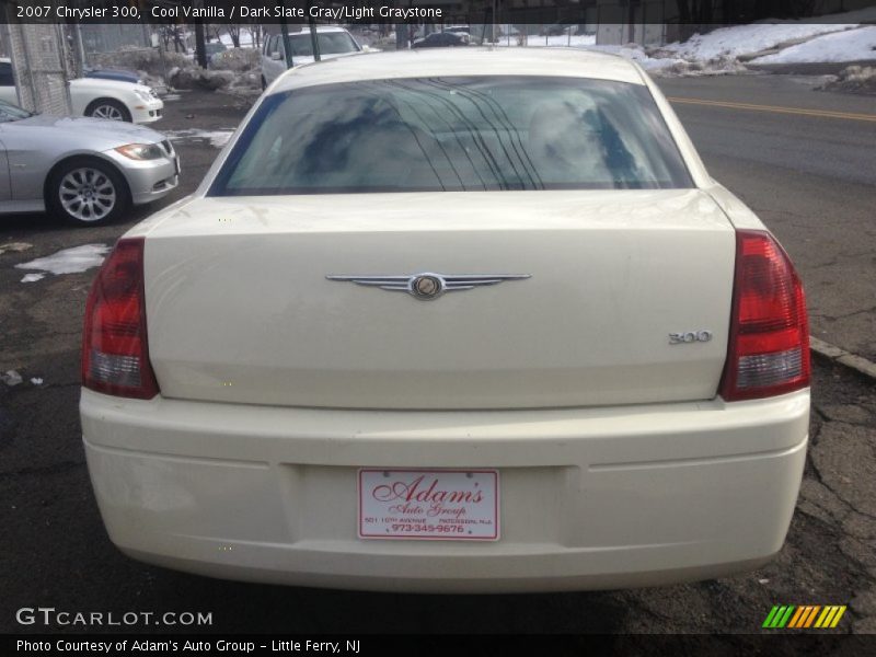 Cool Vanilla / Dark Slate Gray/Light Graystone 2007 Chrysler 300