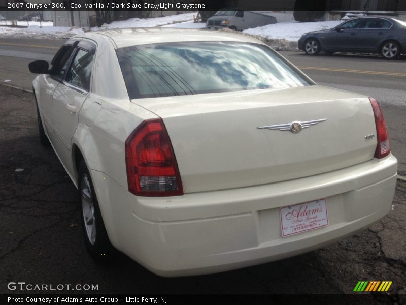 Cool Vanilla / Dark Slate Gray/Light Graystone 2007 Chrysler 300