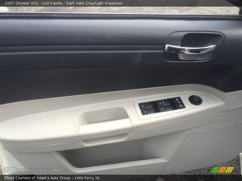 Cool Vanilla / Dark Slate Gray/Light Graystone 2007 Chrysler 300