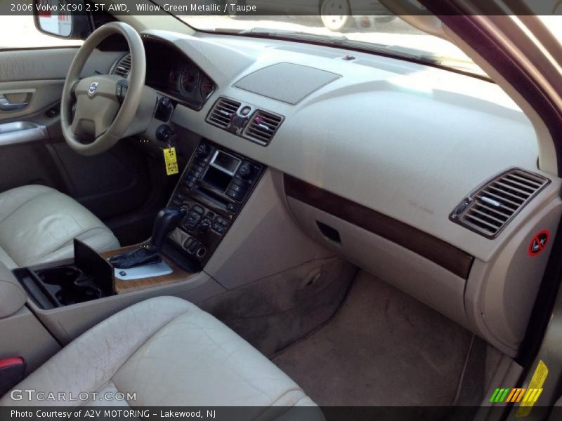 Dashboard of 2006 XC90 2.5T AWD