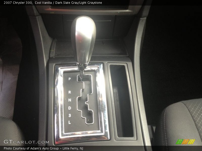Cool Vanilla / Dark Slate Gray/Light Graystone 2007 Chrysler 300