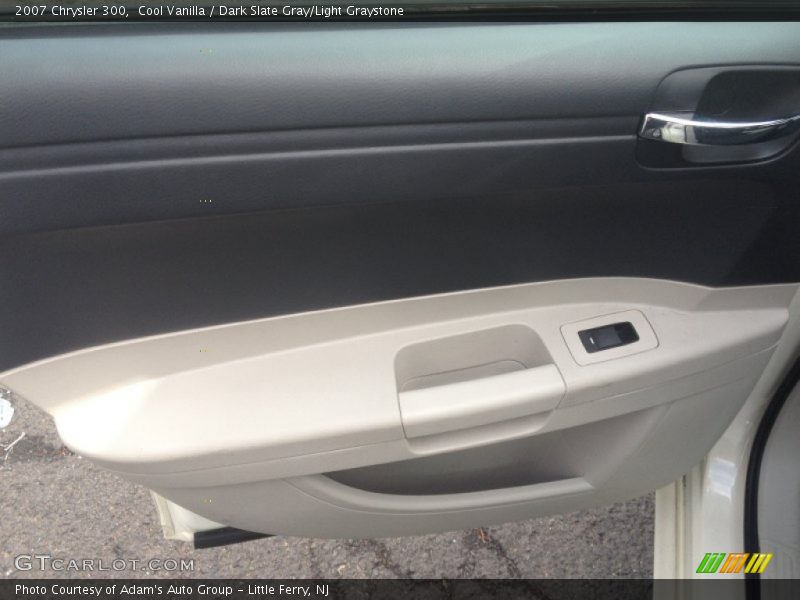 Cool Vanilla / Dark Slate Gray/Light Graystone 2007 Chrysler 300